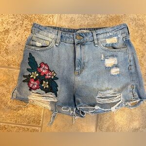 Zara Blue Distressed Denim Shorts with Floral Patch, size 6, EUC, Boho